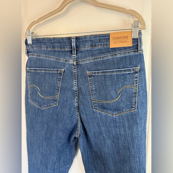 Levi Signature Women’s High Rise Skinny Jeans - Size 12 - Picture 5 of 7